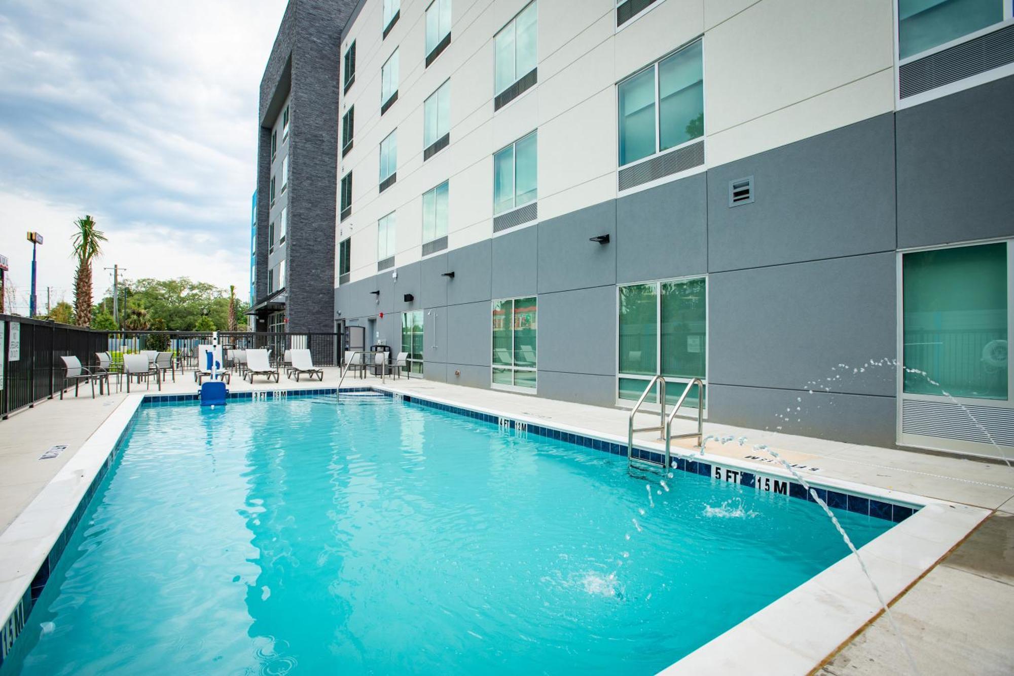 Holiday Inn Express & Suites Pensacola Airport North - I-10 By Ihg Ferry Pass Εξωτερικό φωτογραφία